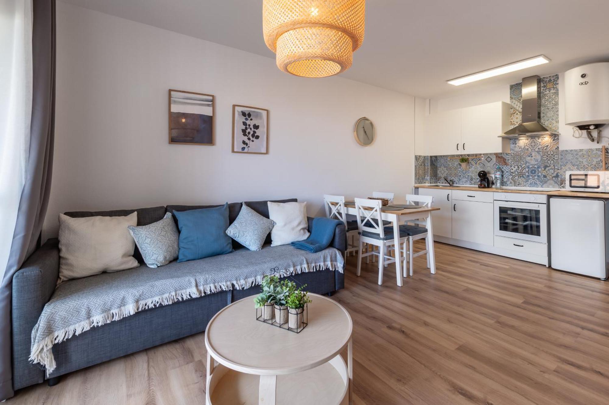 Renovated Apartment On Beachside With Pool 네르하 객실 사진