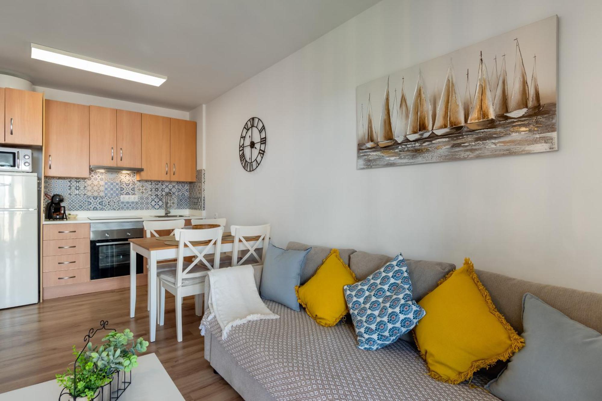 Renovated Apartment On Beachside With Pool 네르하 객실 사진